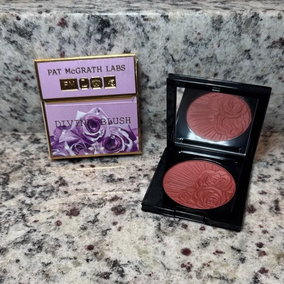 Pat McGrath Divine Blush - Paradise Venus - Picture 6 of 9